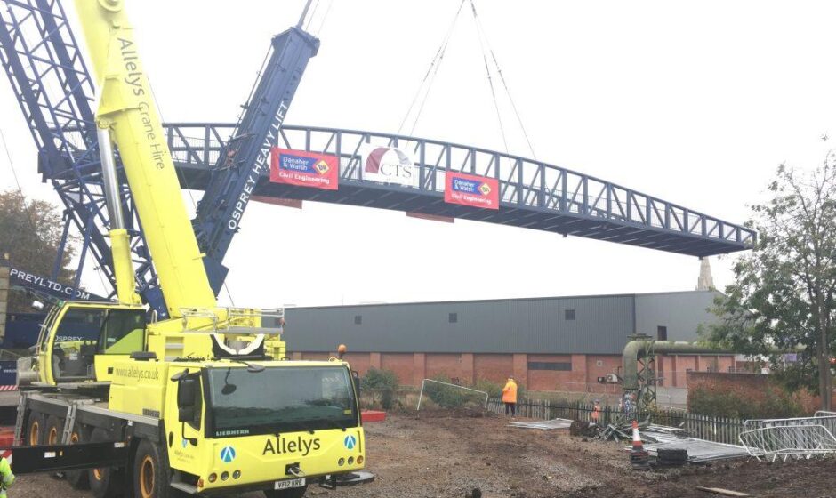 Lifting bridge into position 