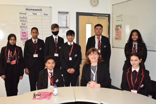 Baroness Morgan with students at The City Of Leicester College (2022a)
